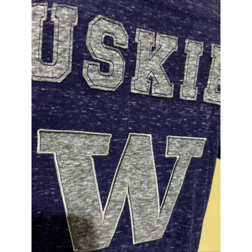 NEW Washington Huskies Colosseum Athletics Purple V Neck Tee Shirt Women's M - Picture 5 of 13
